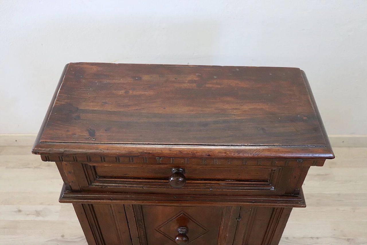 Solid carved walnut bedside table with drawer, late 17th century 5