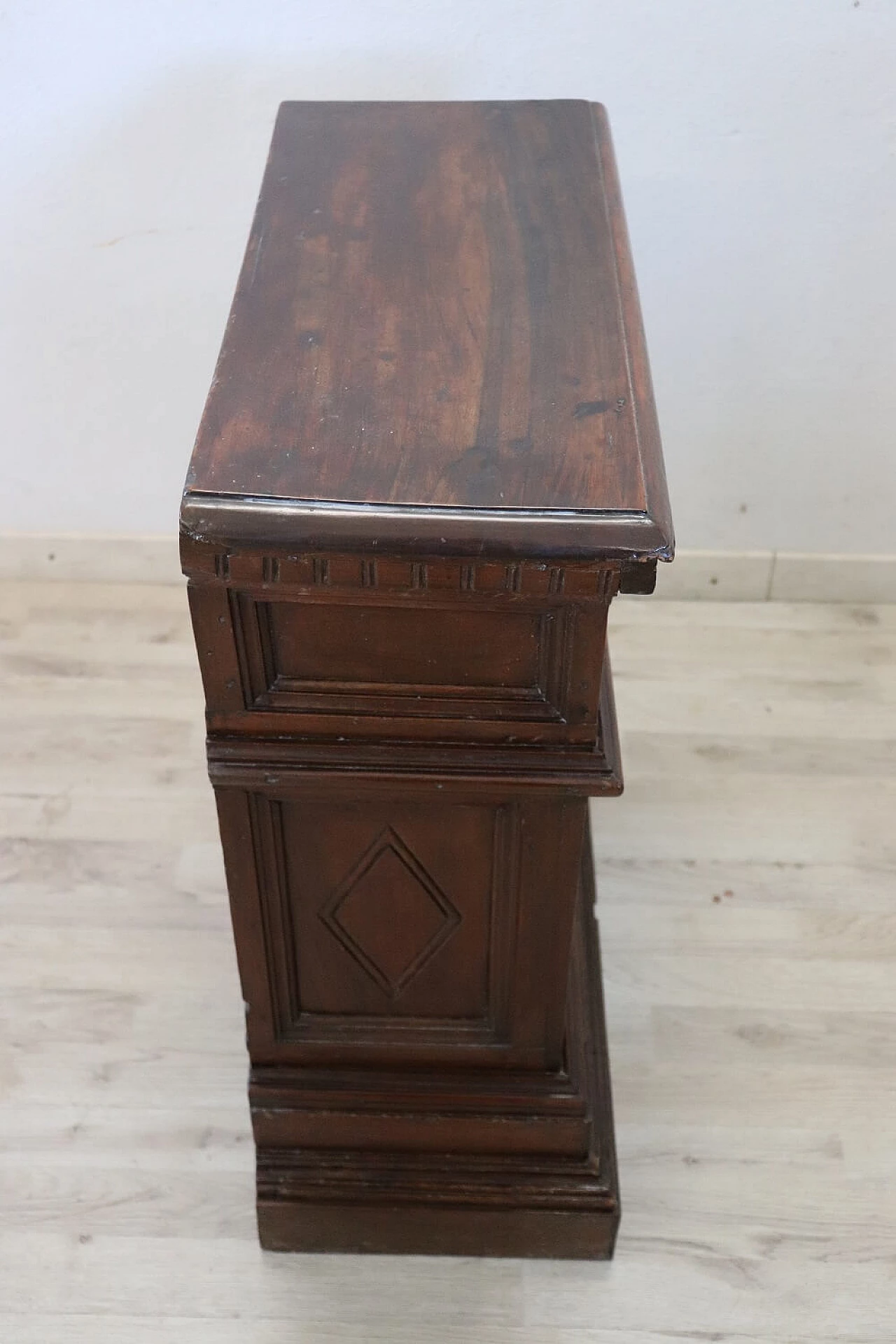 Solid carved walnut bedside table with drawer, late 17th century 6