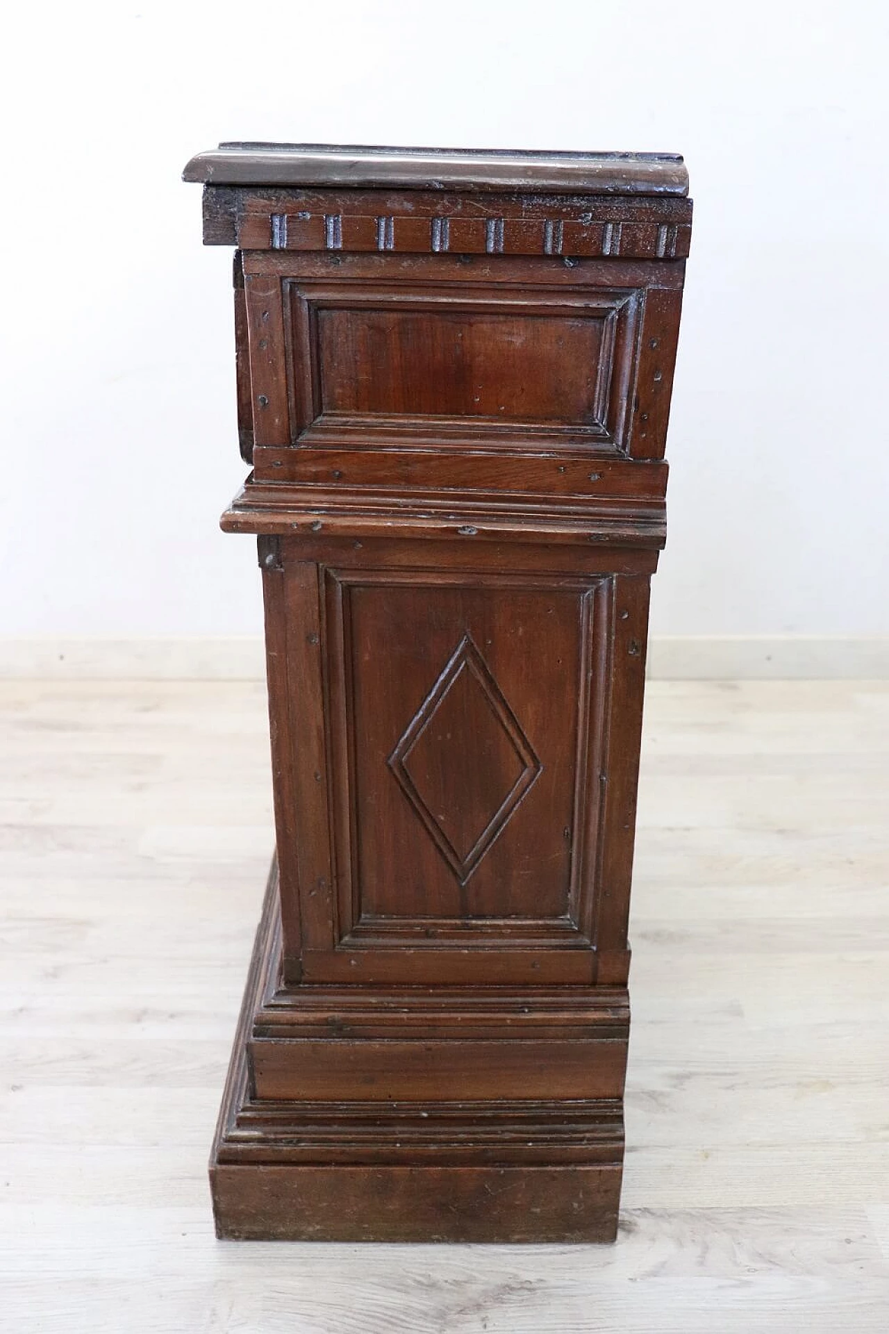 Solid carved walnut bedside table with drawer, late 17th century 8