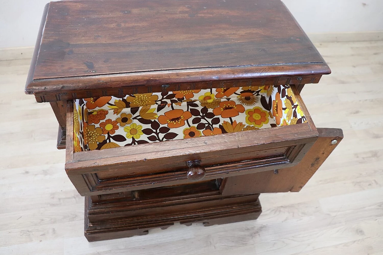 Solid carved walnut bedside table with drawer, late 17th century 9