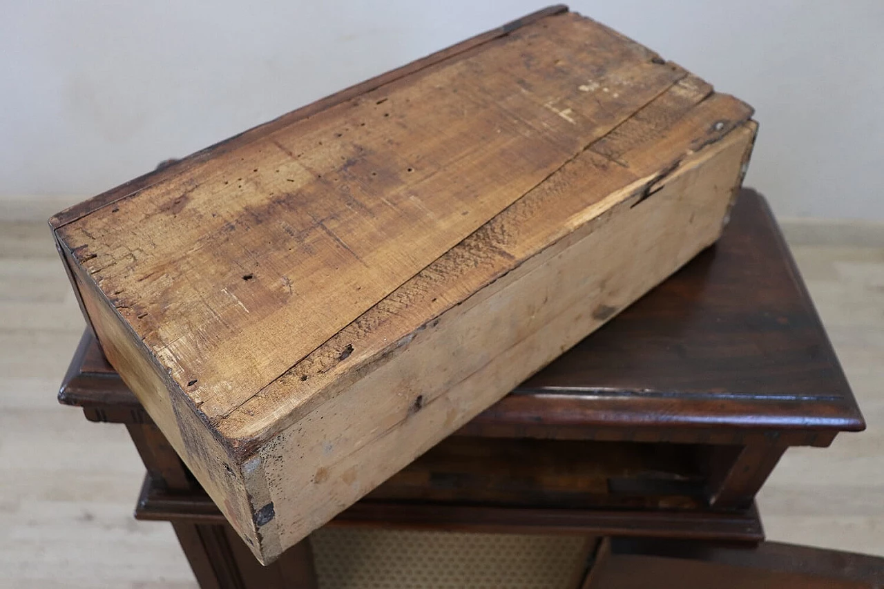 Solid carved walnut bedside table with drawer, late 17th century 10