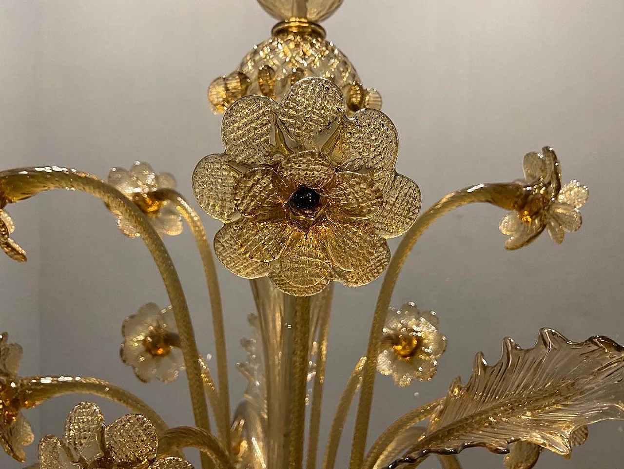 Lampadario in vetro soffiato di Murano giallo, anni '60 8