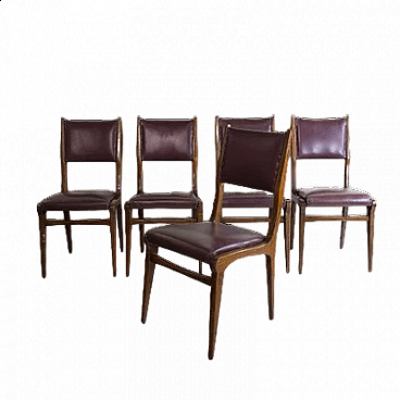5 Walnut and leather chairs in the style of Carlo de Carli, 1950s