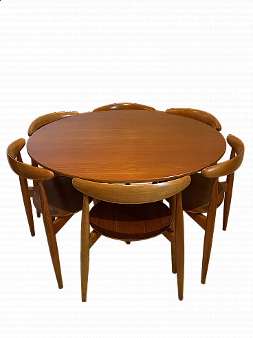 Heart round table by Hans Wegner for Fritz Hansen with 6 chairs, 1950s