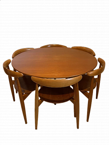 Heart round table by Hans Wegner for Fritz Hansen with 6 chairs, 1950s