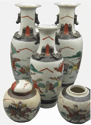 3 Vasi e coppia di recipienti cinesi in terracotta dipinta, anni '40