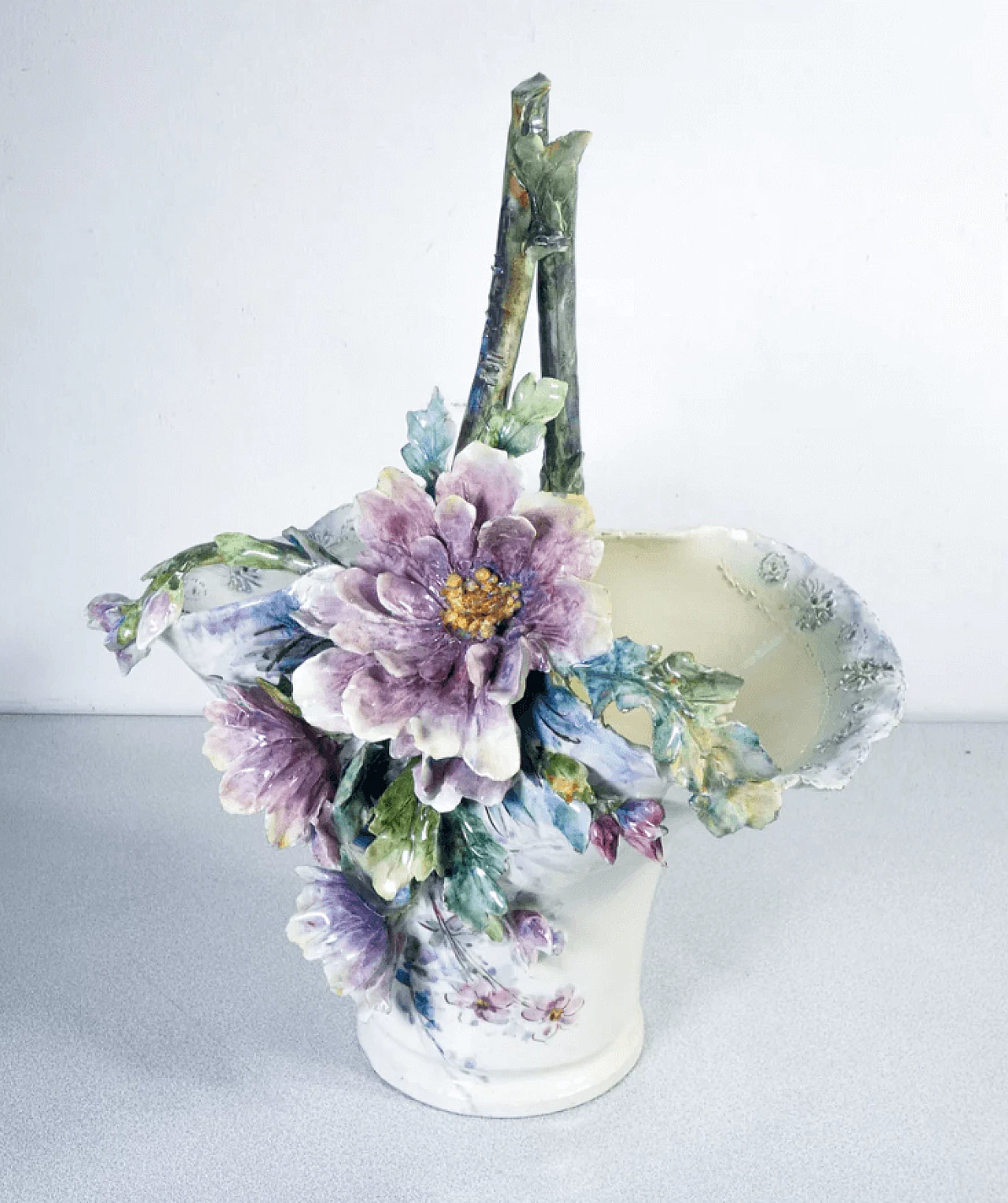 Vaso francese in ceramica barbotine con fiori e foglie, primo '900 1