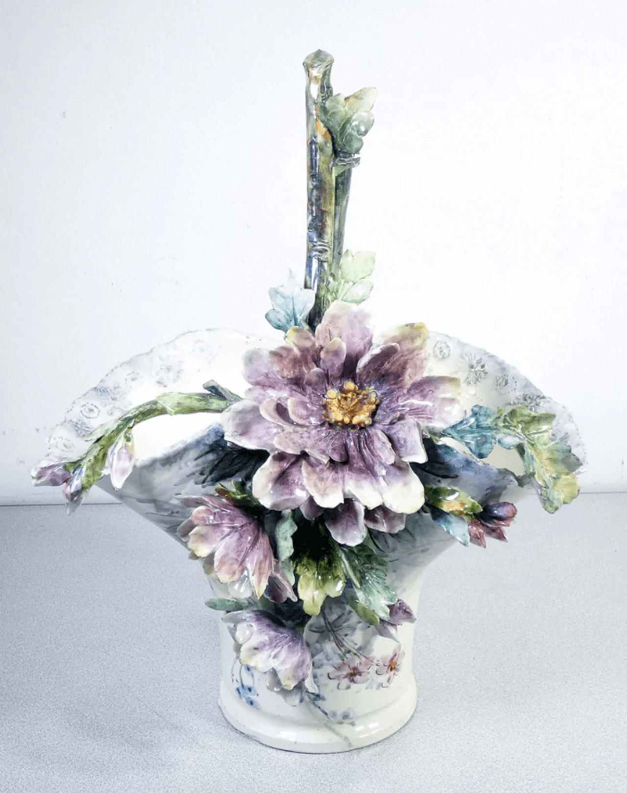 Vaso francese in ceramica barbotine con fiori e foglie, primo '900 2