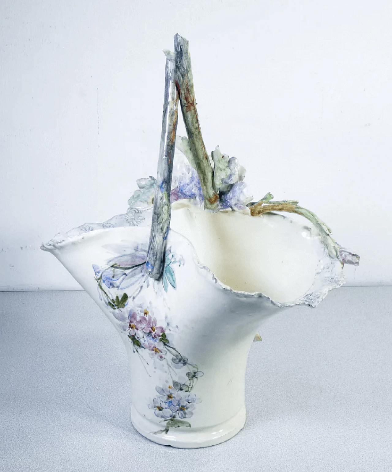 Vaso francese in ceramica barbotine con fiori e foglie, primo '900 6