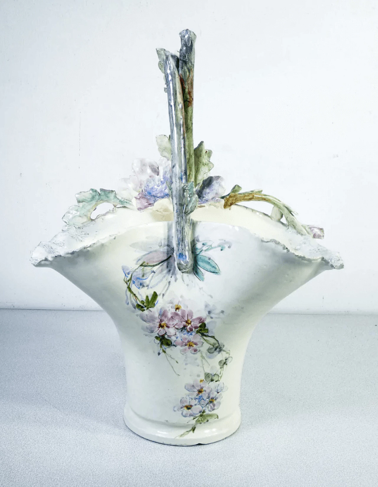 Vaso francese in ceramica barbotine con fiori e foglie, primo '900 7