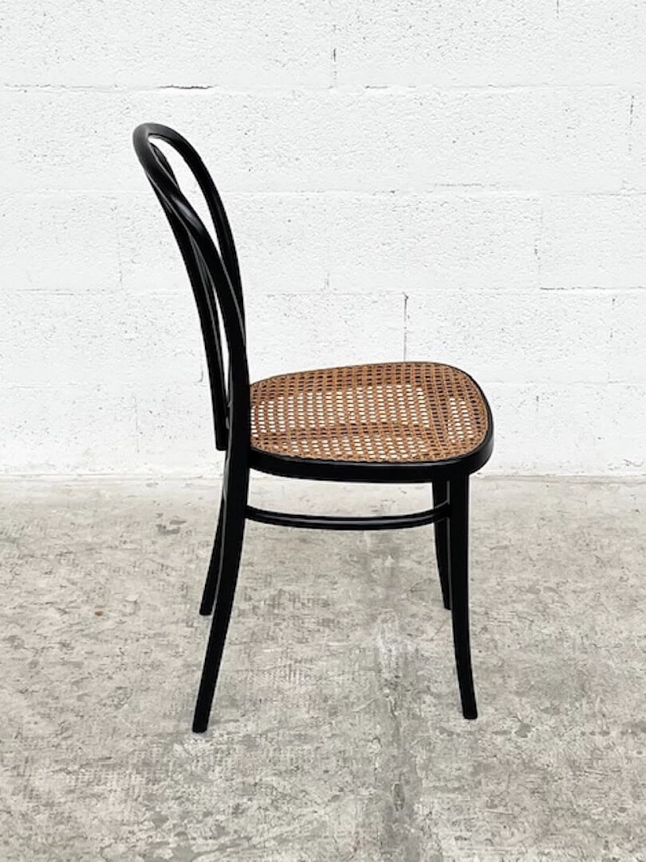 Sedia Thonet 243711 in faggio e paglia di Vienna per Herbatschek, anni '60 3