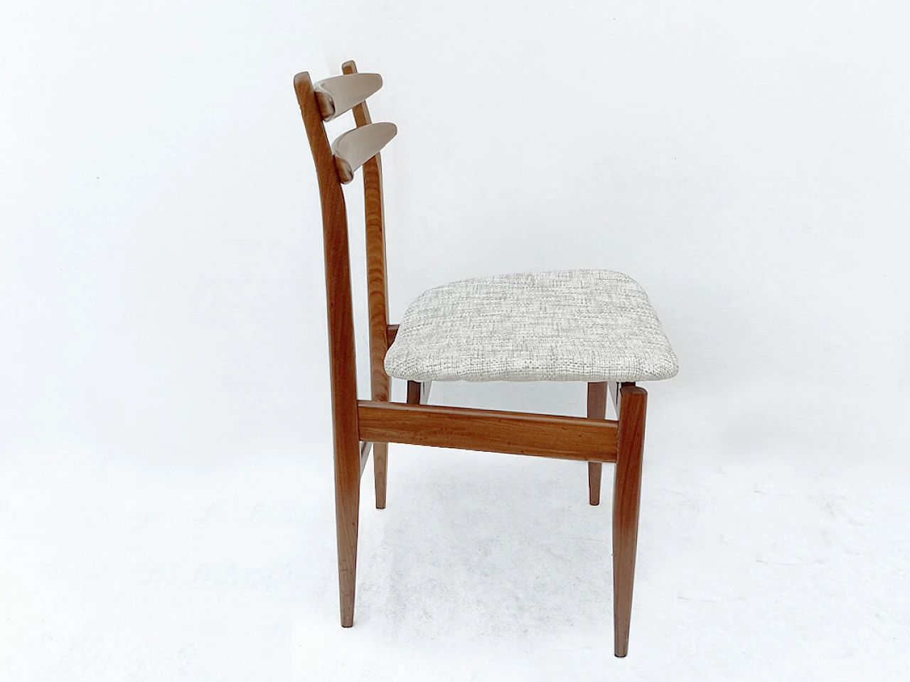 Pair of solid teak chairs in Danish style for AMMA Studio, 1950s 4