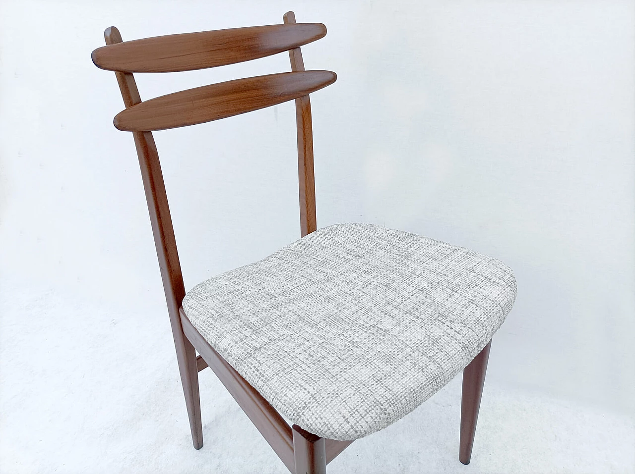 Pair of solid teak chairs in Danish style for AMMA Studio, 1950s 6