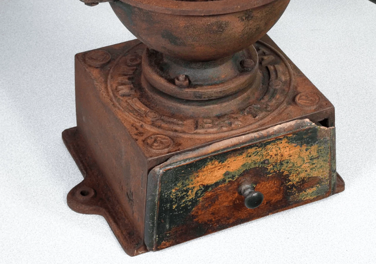 Macinino a volano in ghisa di Bartolomeo Trucchetti, '800 5