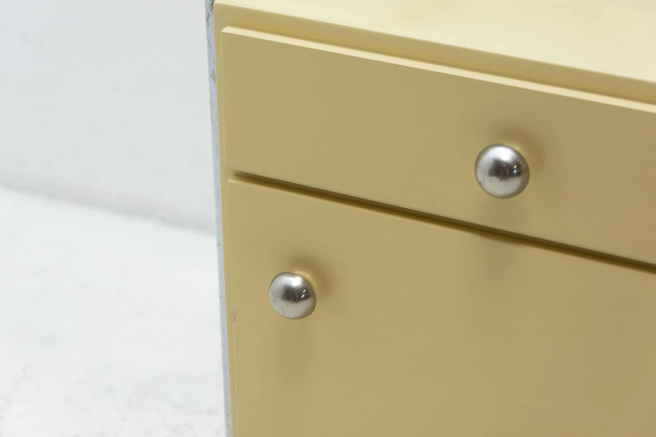 Coppia di comodini in legno con elementi cromati Bauhaus, anni '30 15