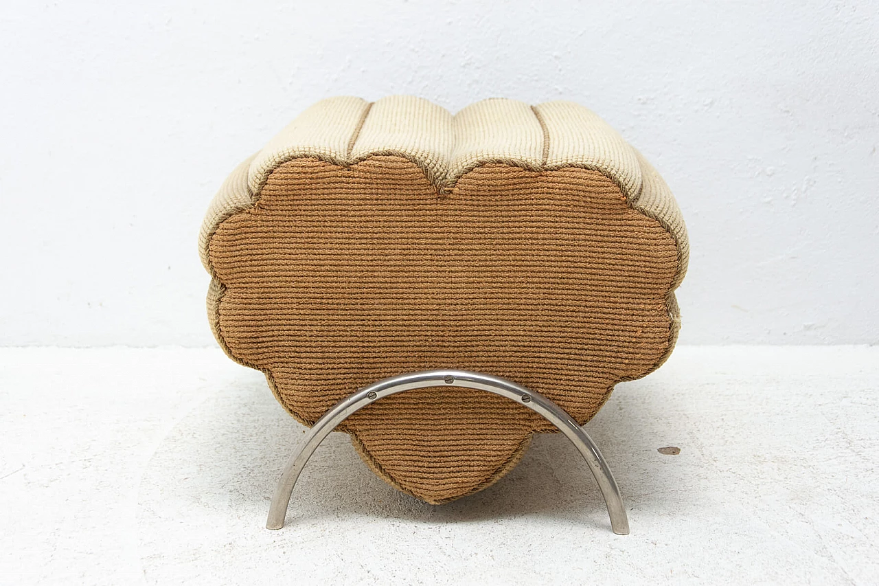 Pouf a forma di cuore con struttura cromata Bauhaus, anni '30 3