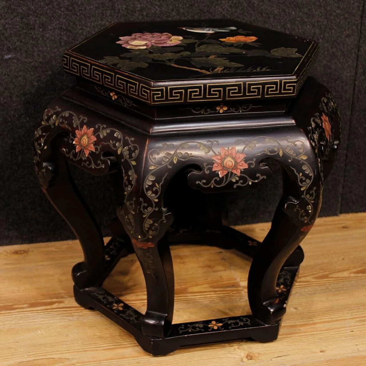 Hexagonal coffee table in lacquered and chinoiserie-painted wood, 1960s 1