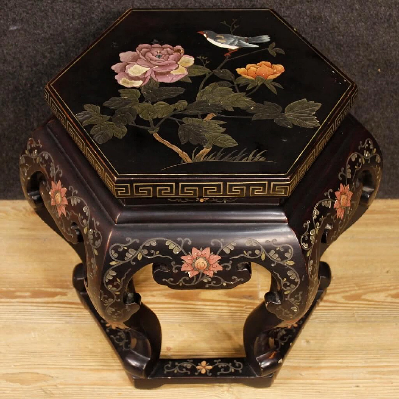 Hexagonal coffee table in lacquered and chinoiserie-painted wood, 1960s 3