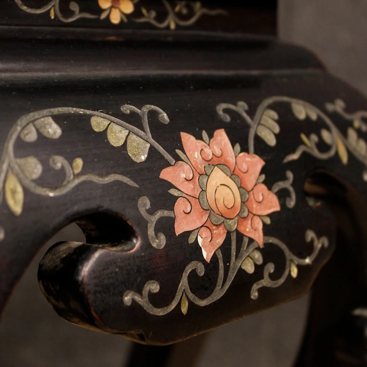 Hexagonal coffee table in lacquered and chinoiserie-painted wood, 1960s 6