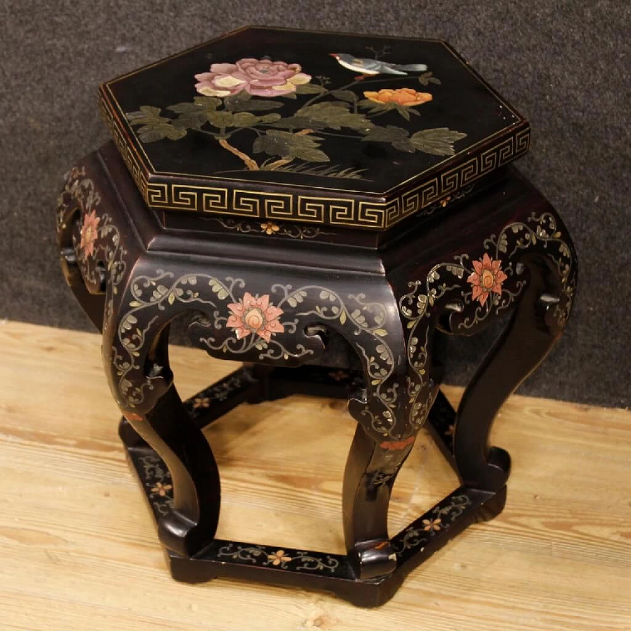 Hexagonal coffee table in lacquered and chinoiserie-painted wood, 1960s 12