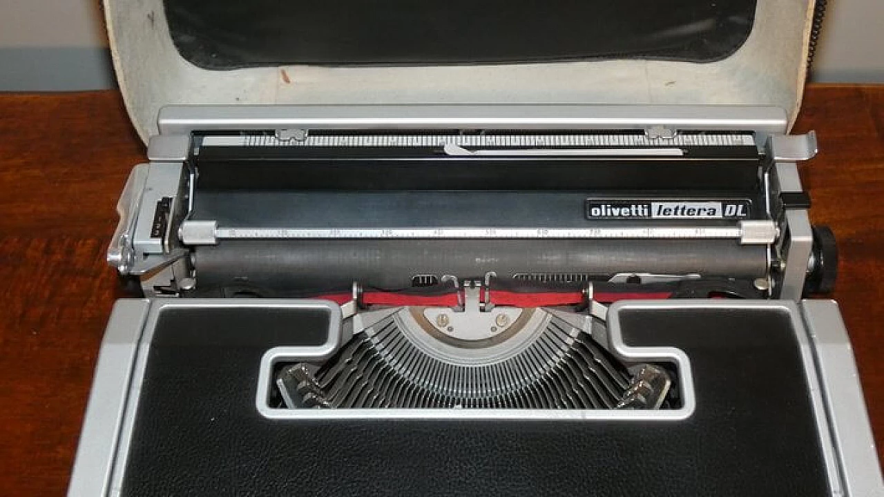 Lettera DL typewriter by Ettore Sottsass for Olivetti, 1965 5