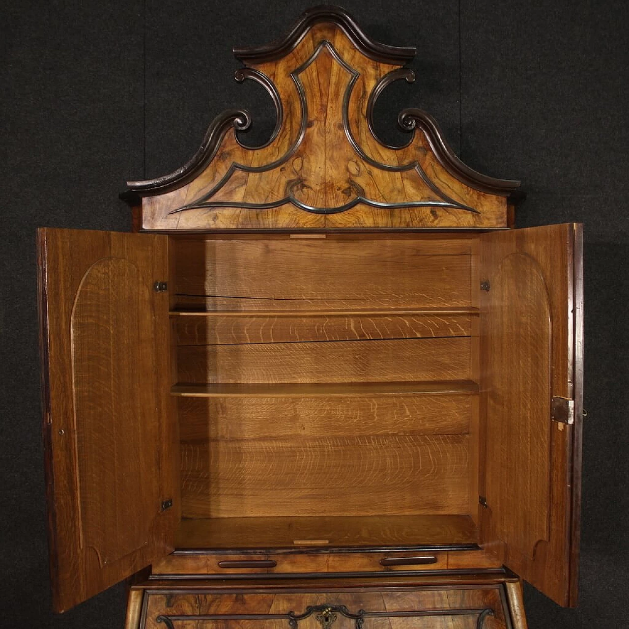 Barocchetto-style double-bodied trumeau with display case, 1940s 3