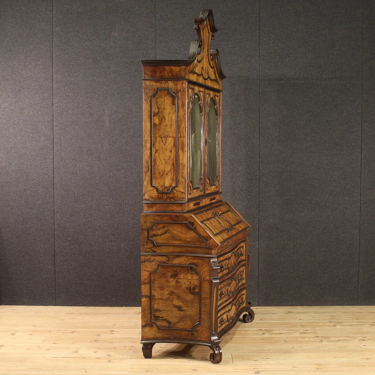 Trumeau a doppio corpo con vetrina in stile Barocchetto, anni '40 10