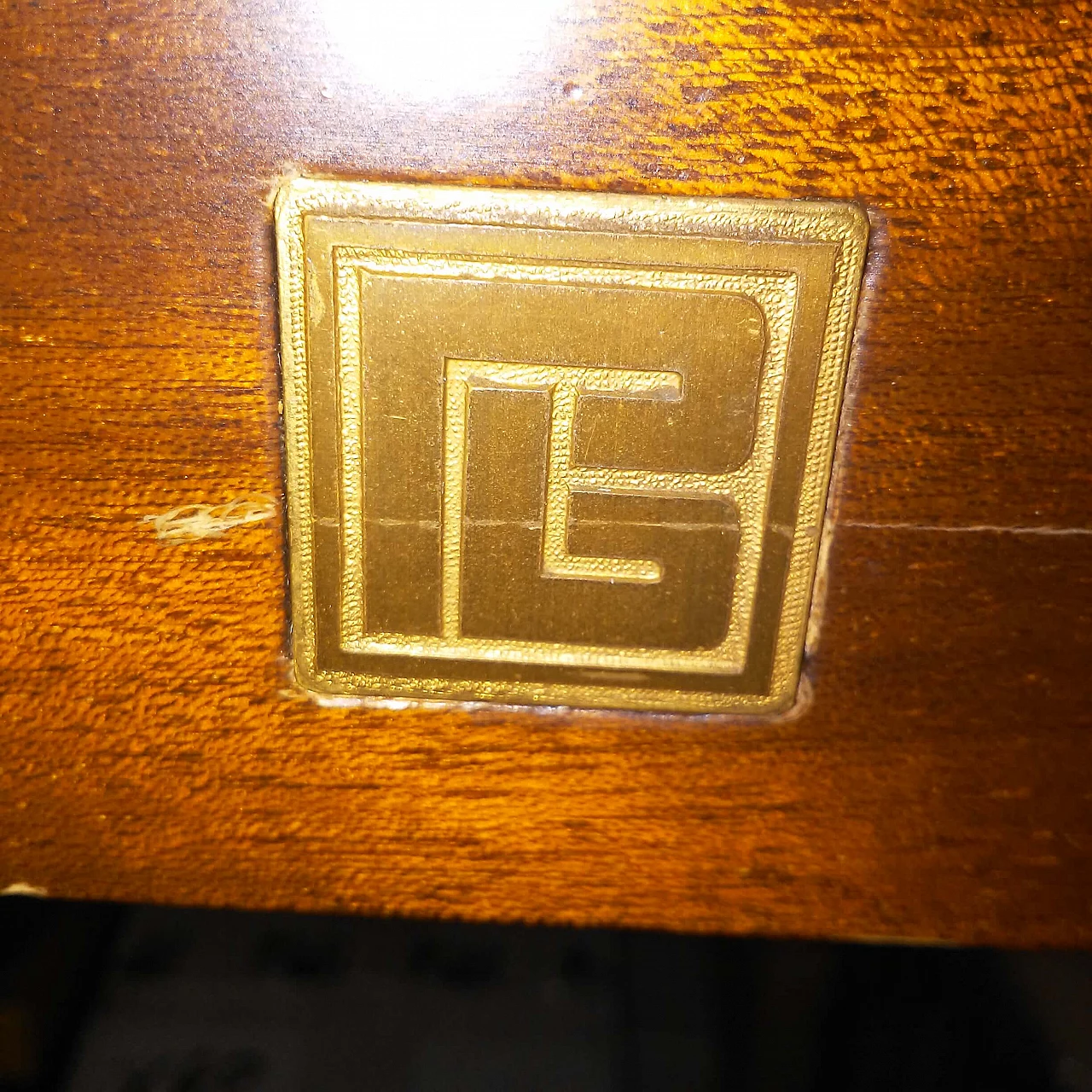 Tavolo in legno con profilo in ottone di Pierre Balmain, anni '80 1