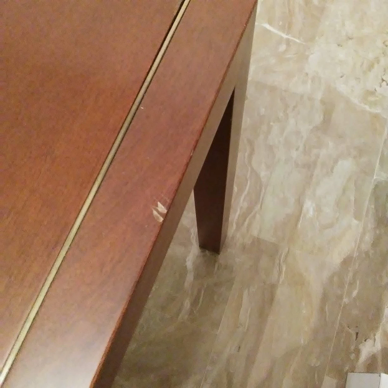 Tavolo in legno con profilo in ottone di Pierre Balmain, anni '80 6