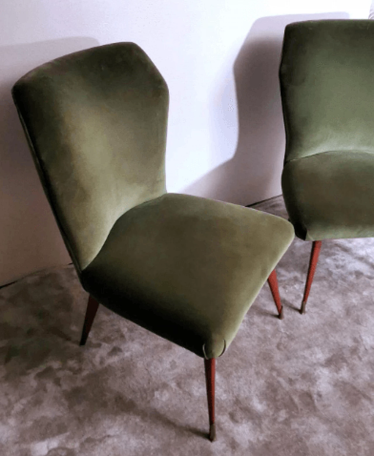 Pair of green velvet chairs in the style of Guglielmo Ulrich, 1950s 5