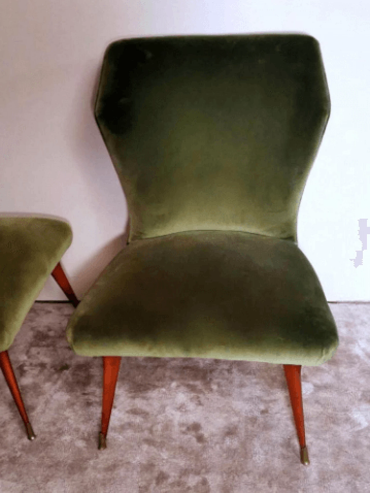 Pair of green velvet chairs in the style of Guglielmo Ulrich, 1950s 6