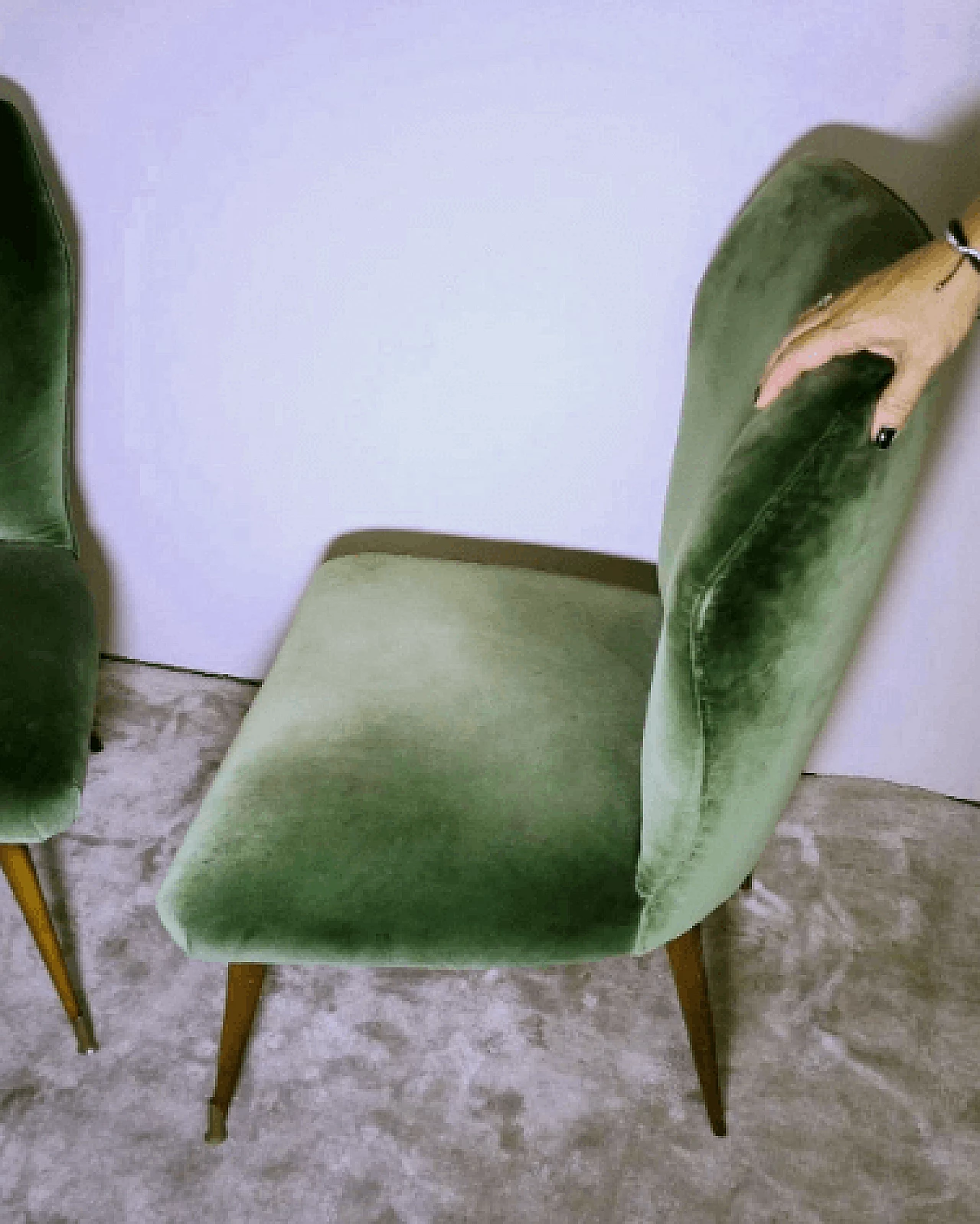 Coppia di sedie in velluto verde nello stile di Guglielmo Ulrich, anni '50 18