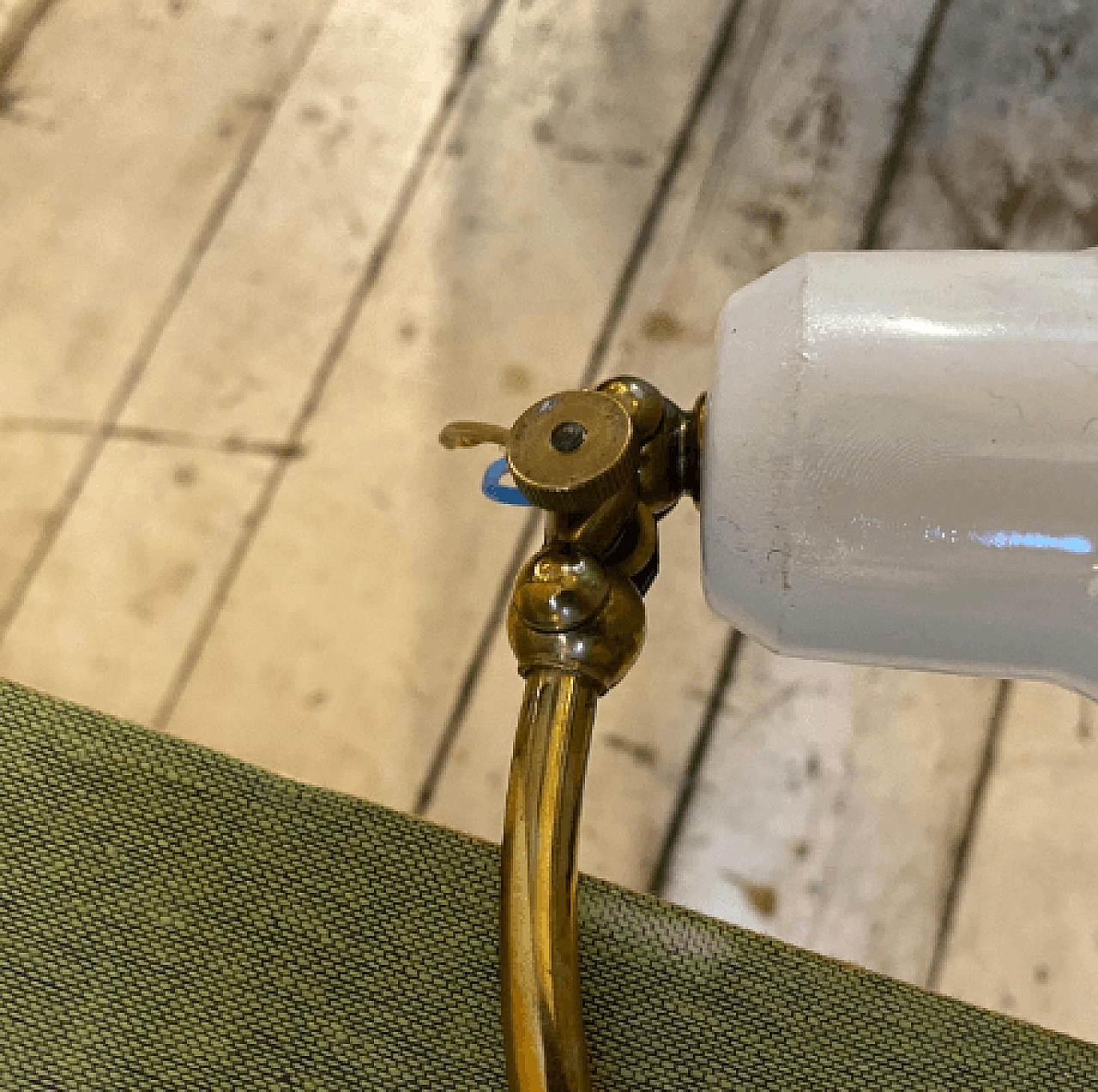 Lampada a forbice in ottone e alluminio nello stile di Stilnovo, anni '60 8