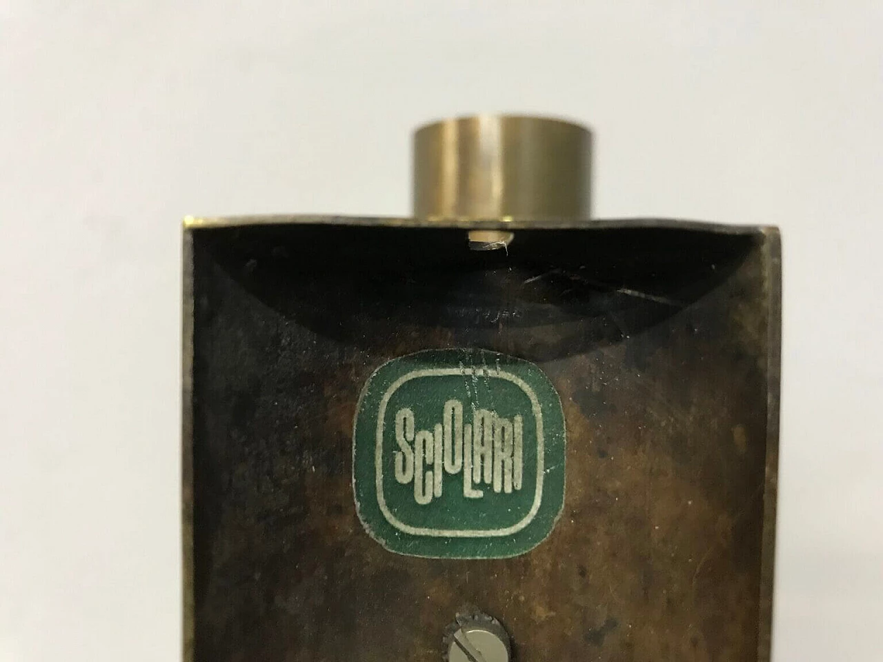 Coppia di applique in ottone e vetro opalino di Gaetano Sciolari, anni '60 8