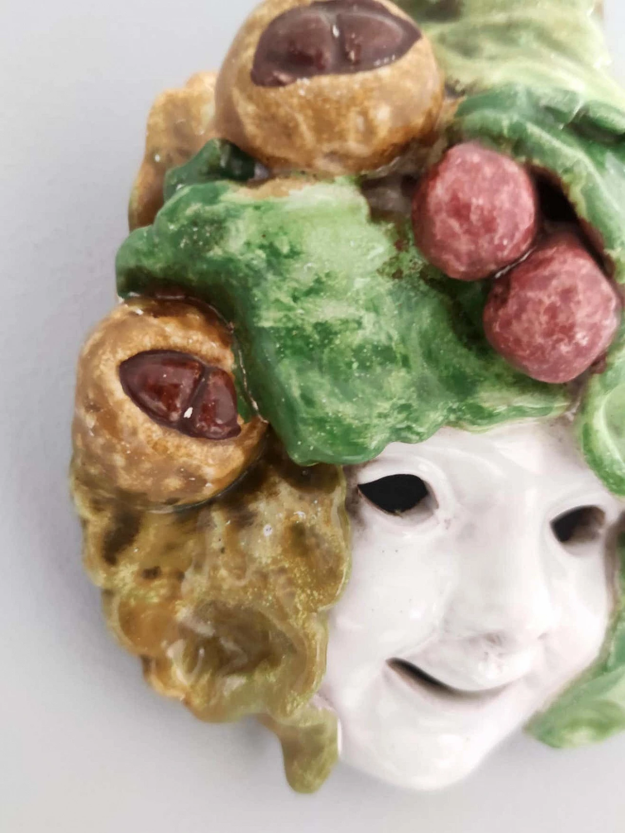 Maschera da commedia in terracotta attribuibile a Eugenio Pattarino, anni '60 2