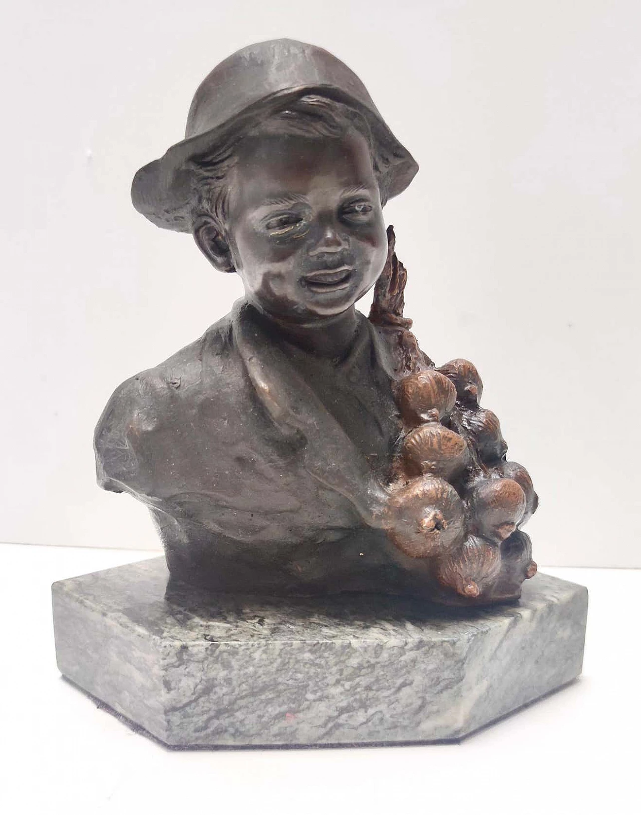 Bronze sculpture of a child selling onions by De Martino, 1920s 1