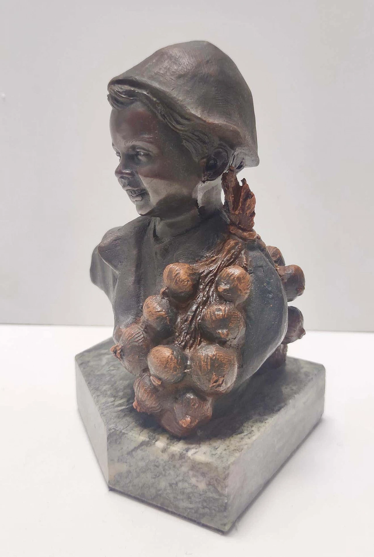 Bronze sculpture of a child selling onions by De Martino, 1920s 2