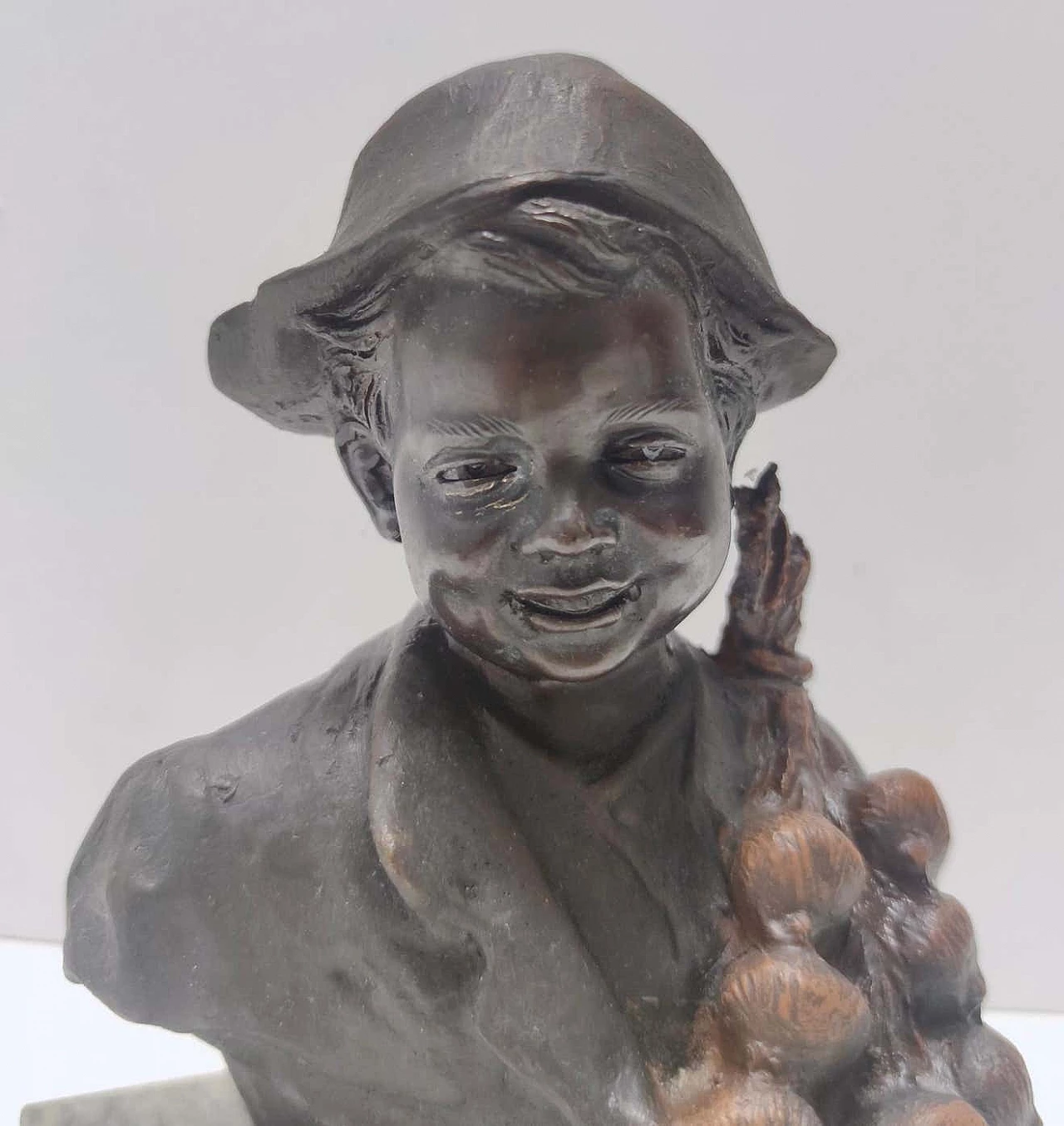 Bronze sculpture of a child selling onions by De Martino, 1920s 8