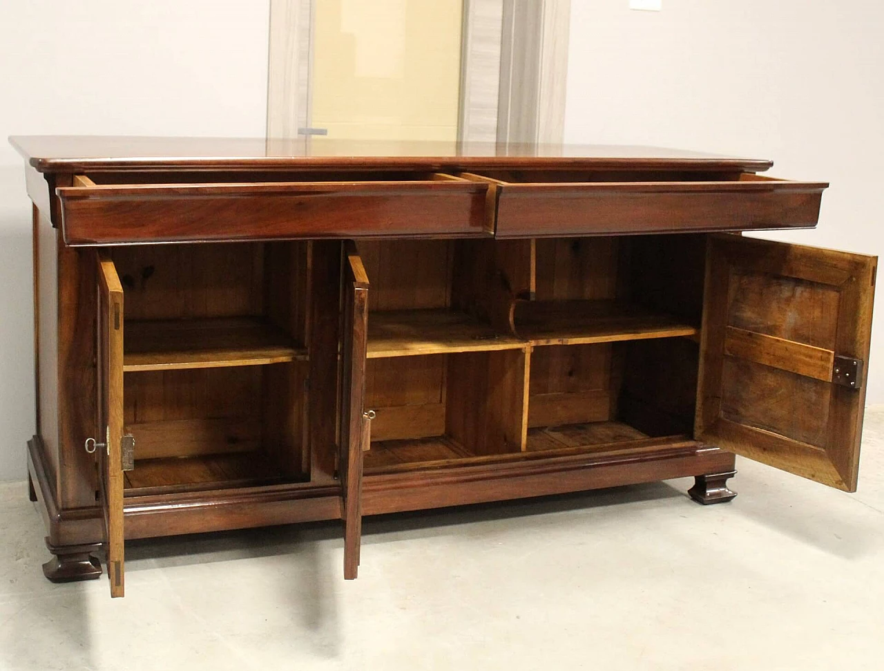 Credenza cappuccina filettata in noce massello a quattro ante Carlo X, '800 1