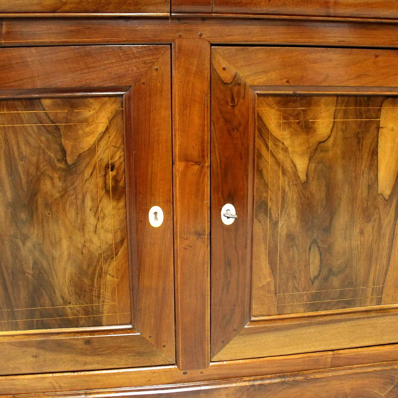 Credenza cappuccina filettata in noce massello a quattro ante Carlo X, '800 3