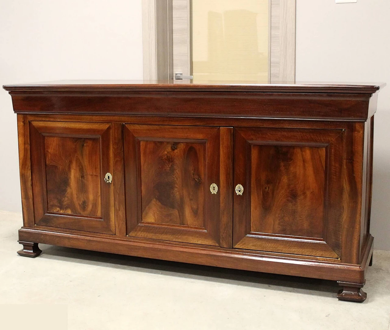 Credenza cappuccina filettata in noce massello a quattro ante Carlo X, '800 4