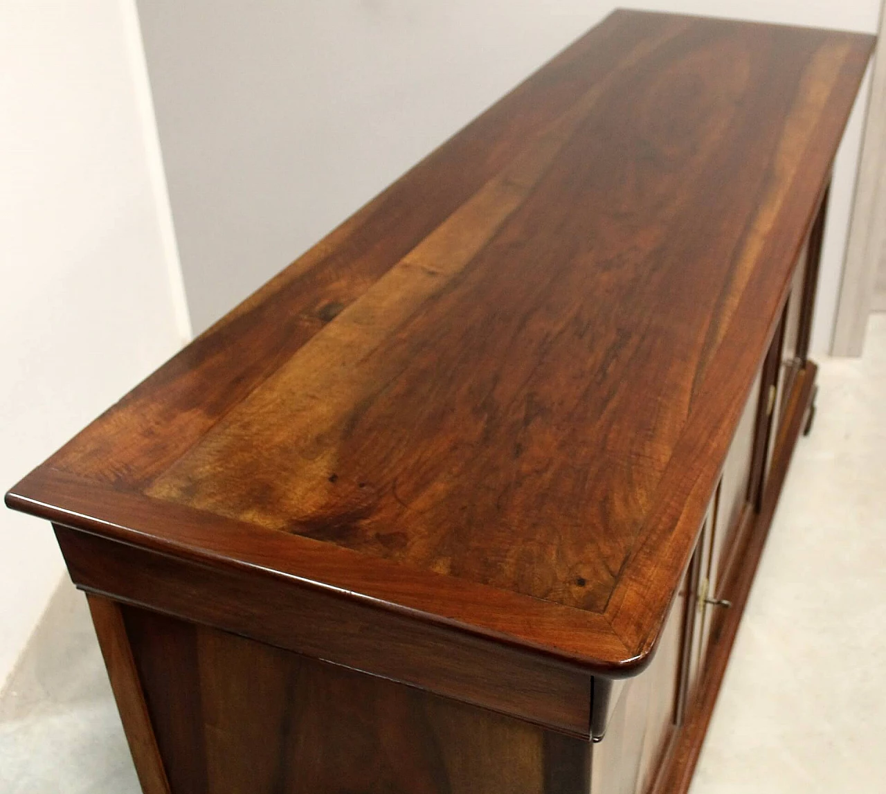 Credenza cappuccina filettata in noce massello a quattro ante Carlo X, '800 8