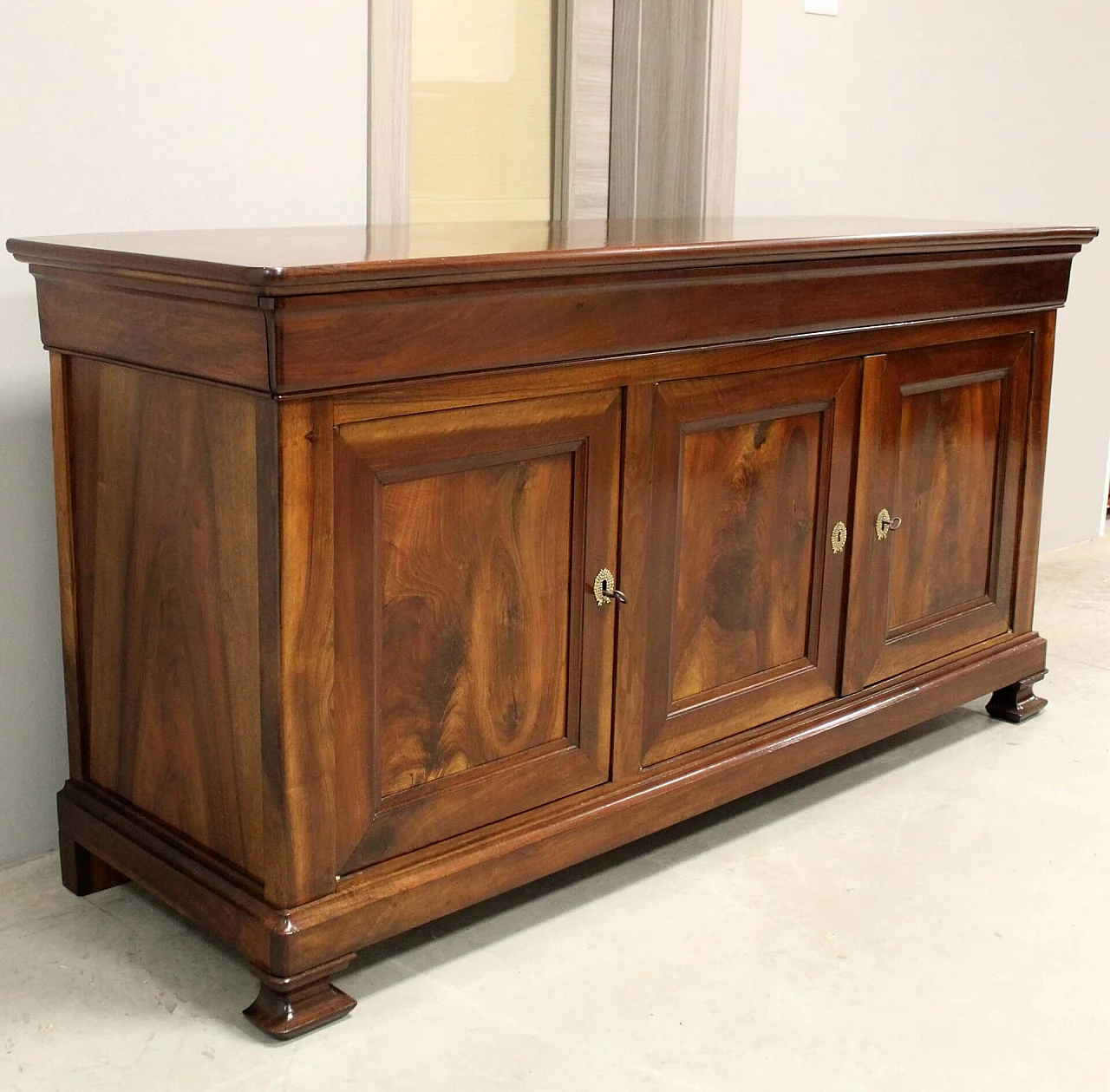 Credenza cappuccina filettata in noce massello a quattro ante Carlo X, '800 13