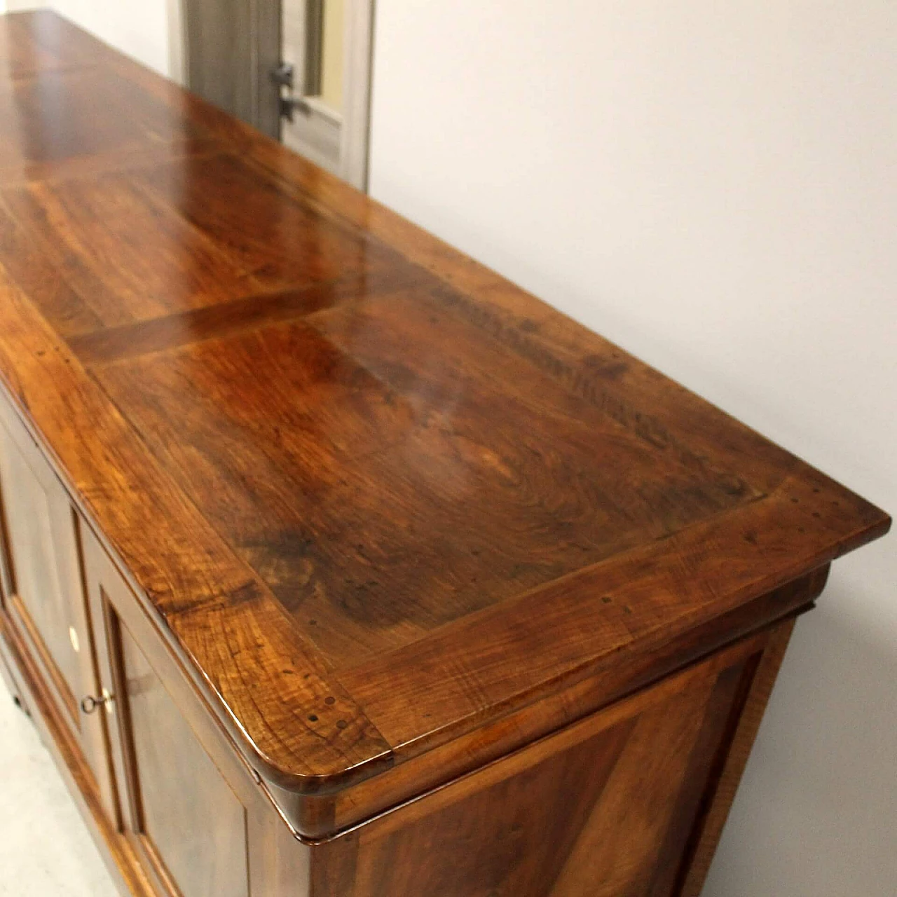 Credenza cappuccina filettata in noce massello a quattro ante Carlo X, '800 15