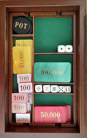 Scatola in legno con dadi e fiche in madreperla, anni '80