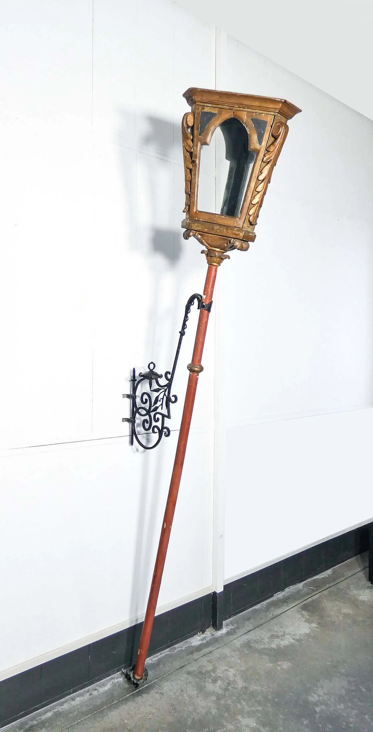 Carved, gilded and painted wooden pole lamp with wrought-iron wall fastening, 19th century 1