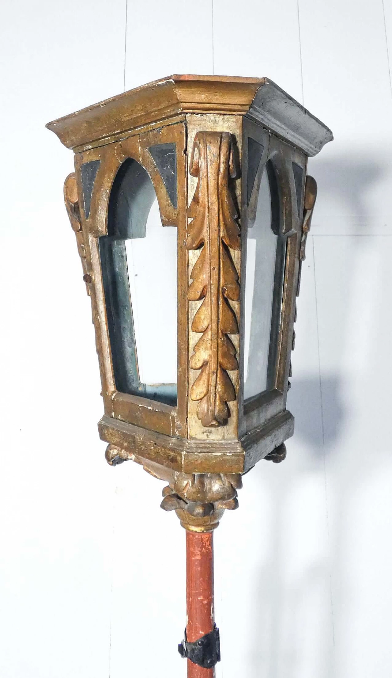 Carved, gilded and painted wooden pole lamp with wrought-iron wall fastening, 19th century 3