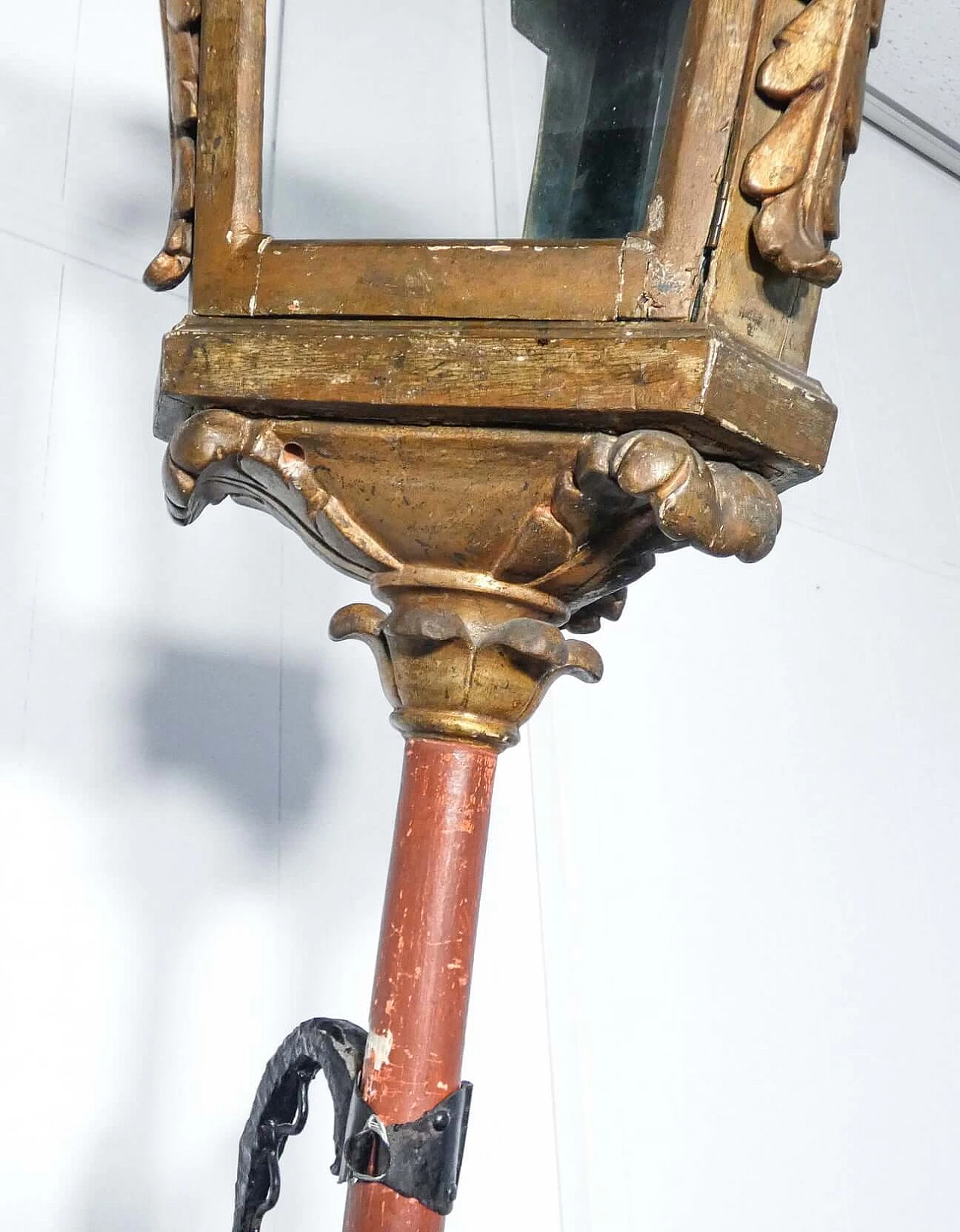 Carved, gilded and painted wooden pole lamp with wrought-iron wall fastening, 19th century 5
