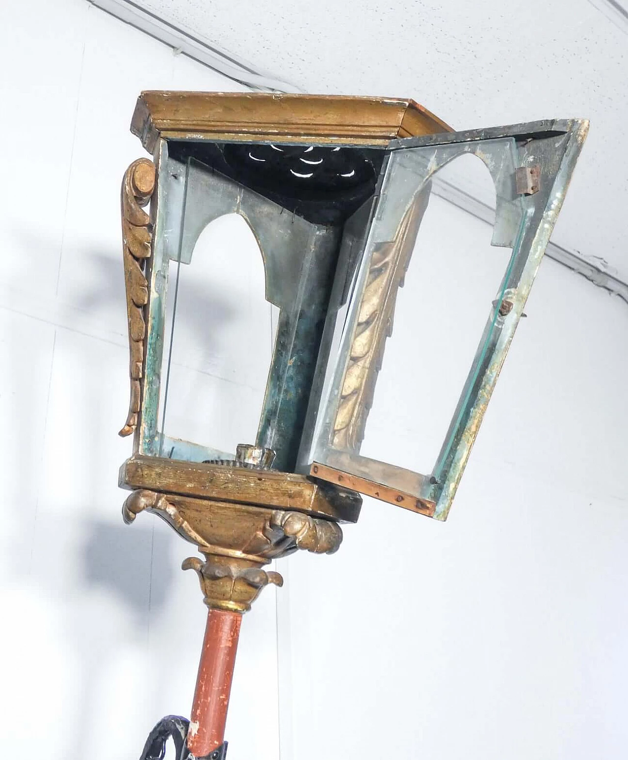 Carved, gilded and painted wooden pole lamp with wrought-iron wall fastening, 19th century 6