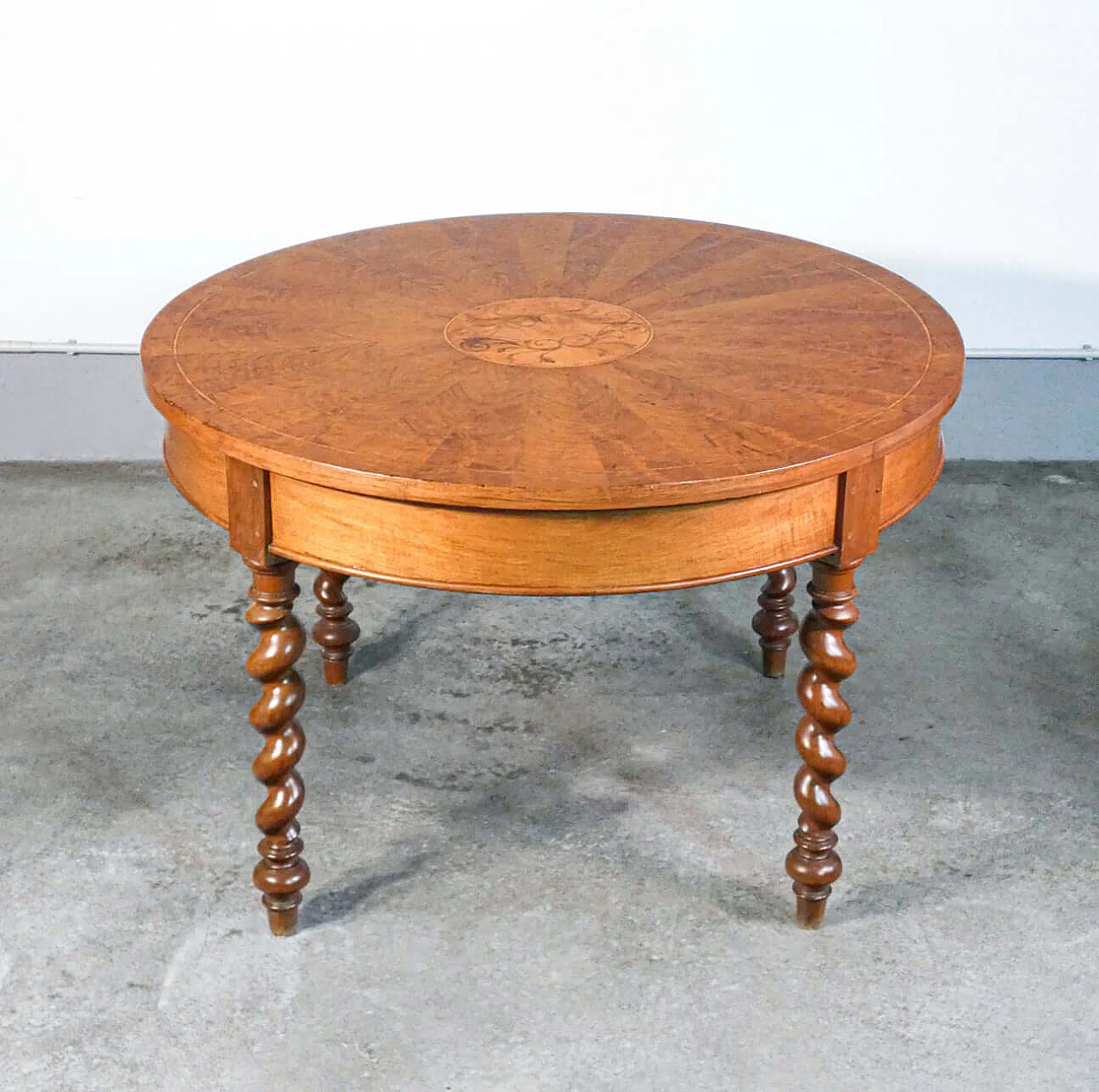 Charles X inlaid and panelled walnut round table with twisted legs, 19th century 2